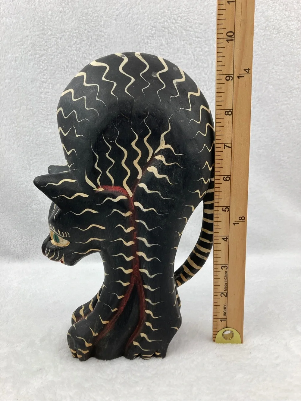 VTG Indonesian Wood Carved Folk Art Scaredy Cat Sculpture 10”